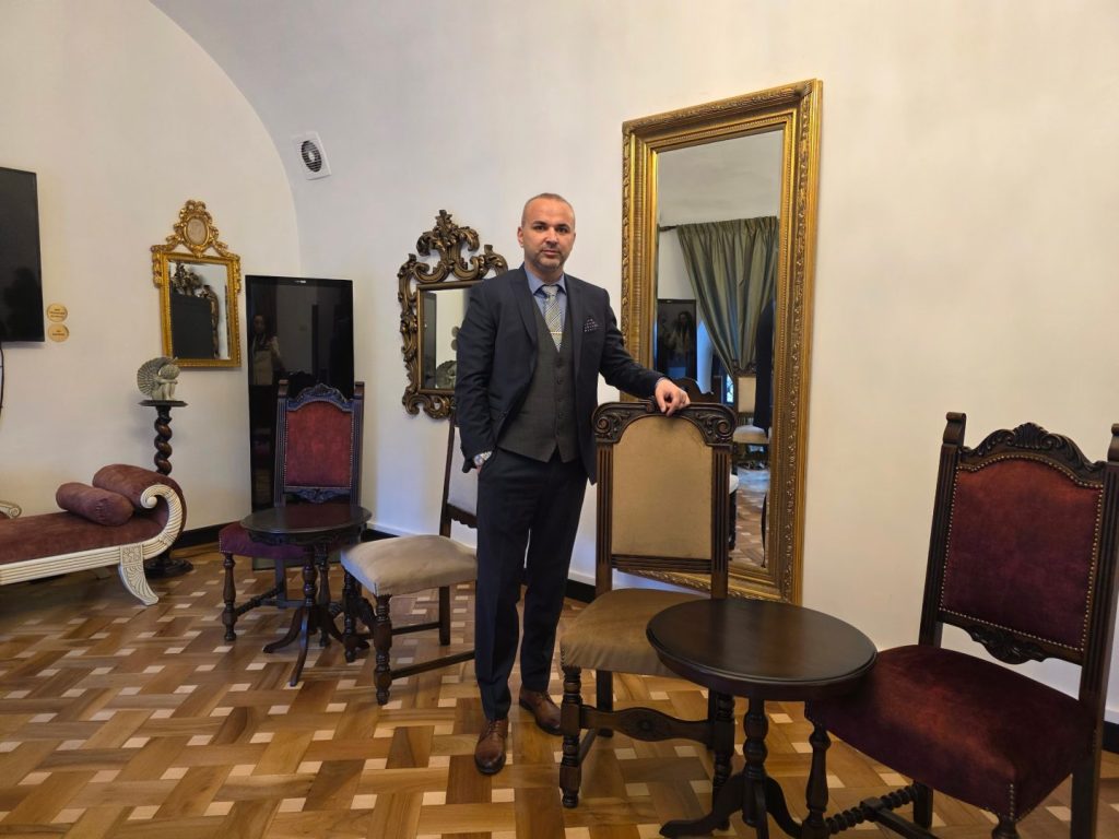 Eduard Petrescu: Când oamenii văd brandul tău zilnic pe stradă, îl asociază cu încrederea